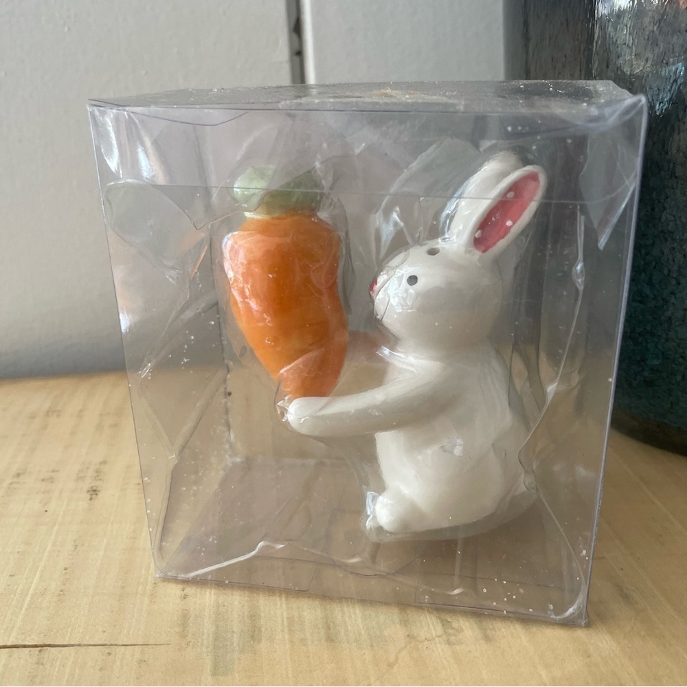LAST CHANCE Cute Bunny Carrot Salt Pepper Shakers Stacking Kitchen Dining Decor - Picture 7 of 10